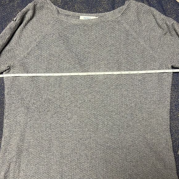 Ricki’s Sweater with shoulder laced - Picture 7 of 10